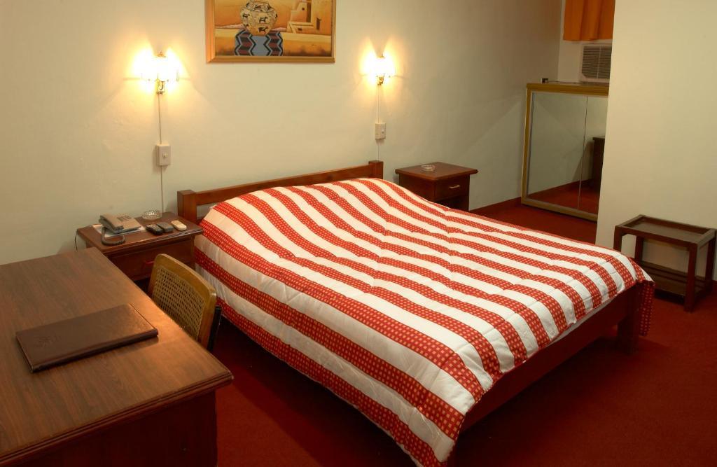 Phoenix Hotel Анхелес Номер фото